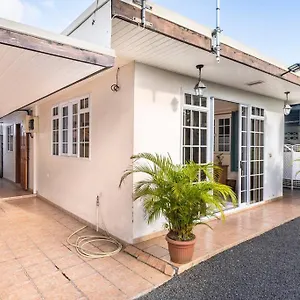Chaine Maison Entiere Free Parking & Wifi 3min De L'aeroport Hébergement de vacances